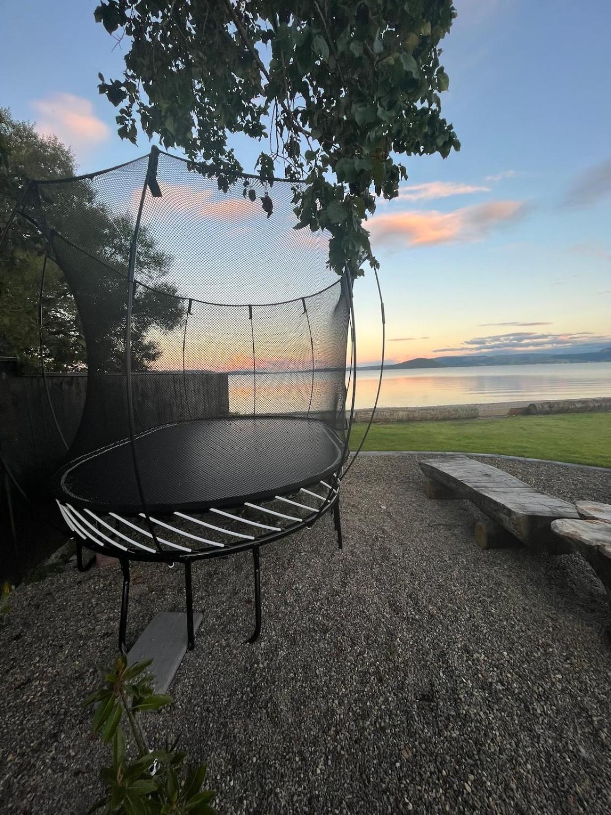 Jandals & Joy Lakefront Retreat Rotorua Ngoại thất bức ảnh