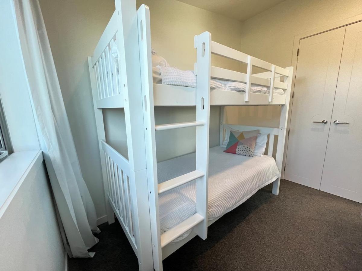 Jandals & Joy Lakefront Retreat Rotorua Ngoại thất bức ảnh