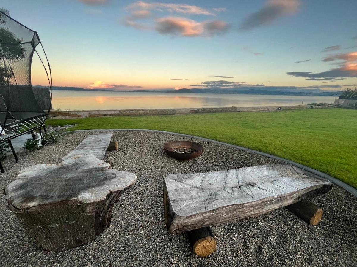 Jandals & Joy Lakefront Retreat Rotorua Ngoại thất bức ảnh