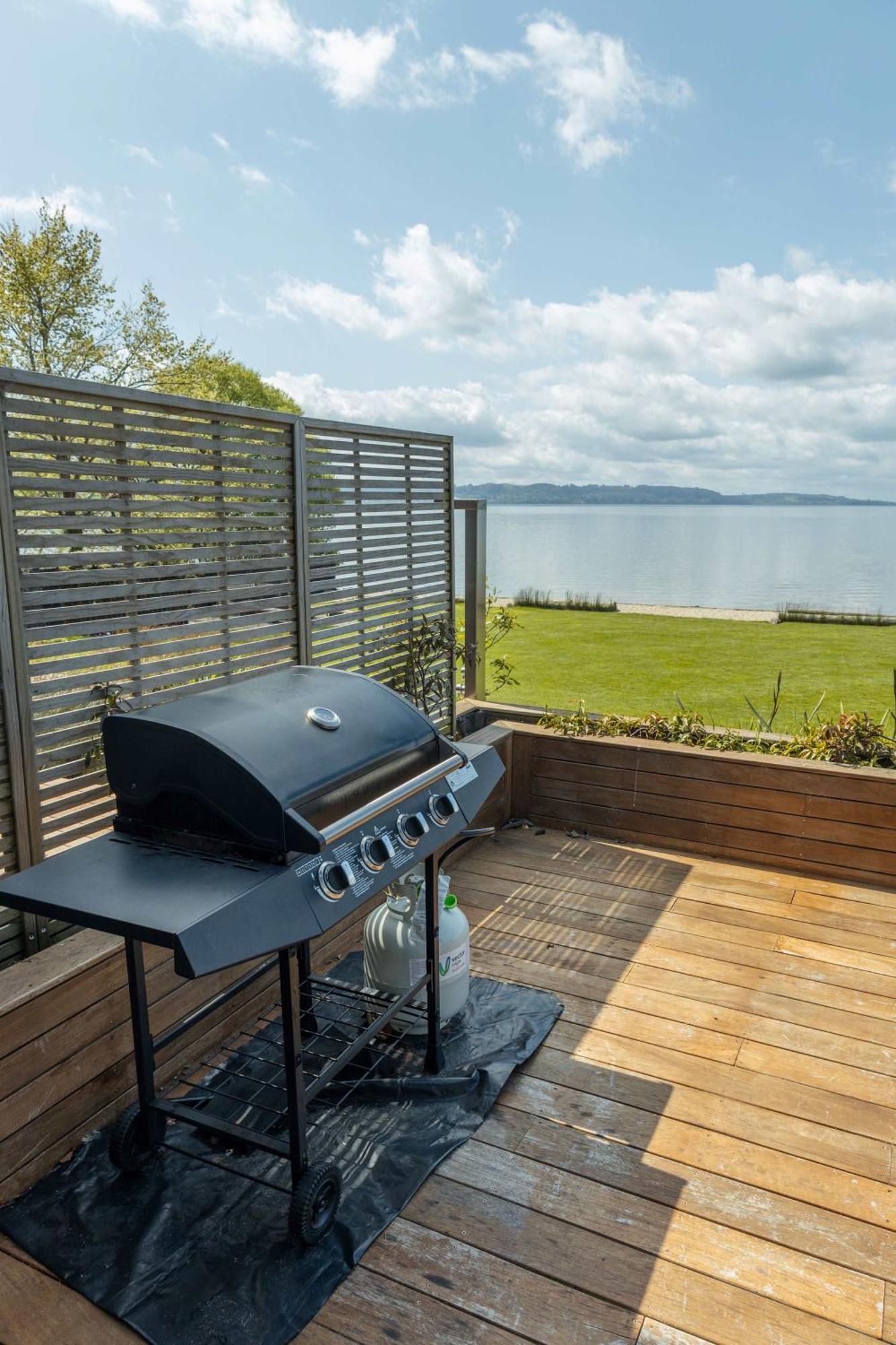 Jandals & Joy Lakefront Retreat Rotorua Ngoại thất bức ảnh