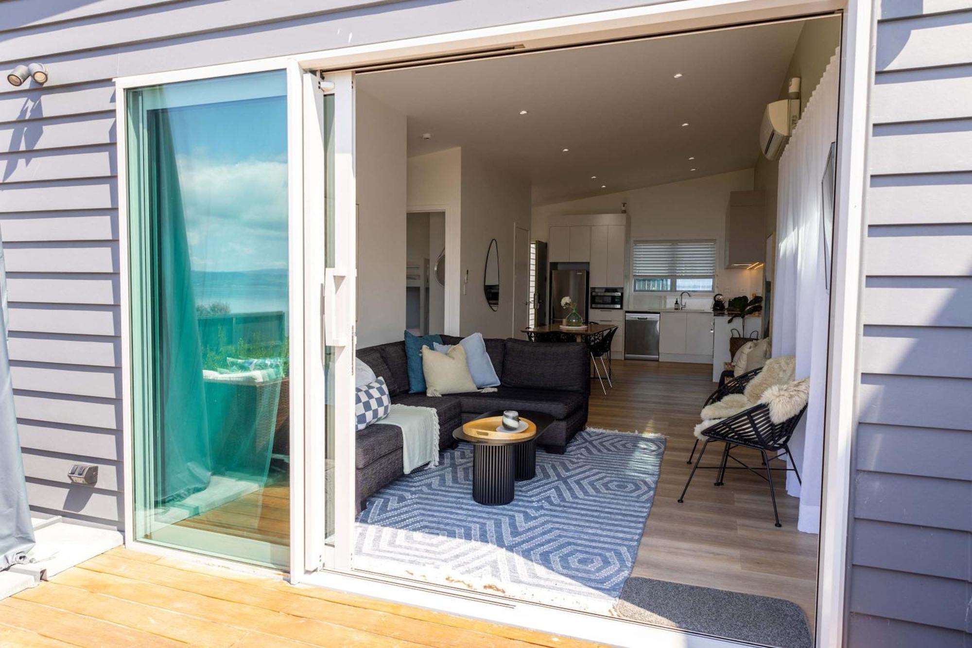 Jandals & Joy Lakefront Retreat Rotorua Ngoại thất bức ảnh