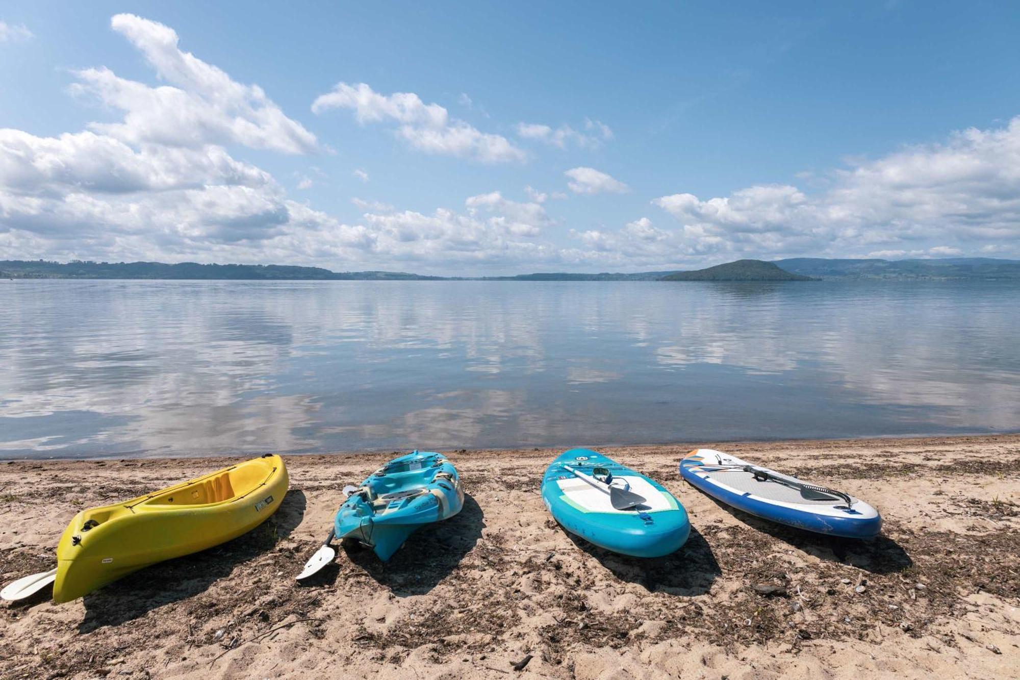 Jandals & Joy Lakefront Retreat Rotorua Ngoại thất bức ảnh