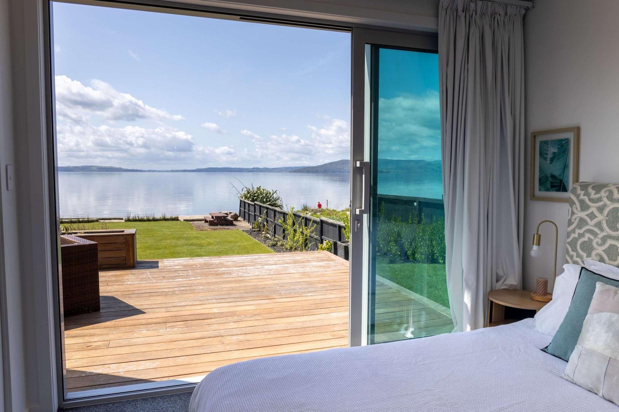 Jandals & Joy Lakefront Retreat Rotorua Ngoại thất bức ảnh