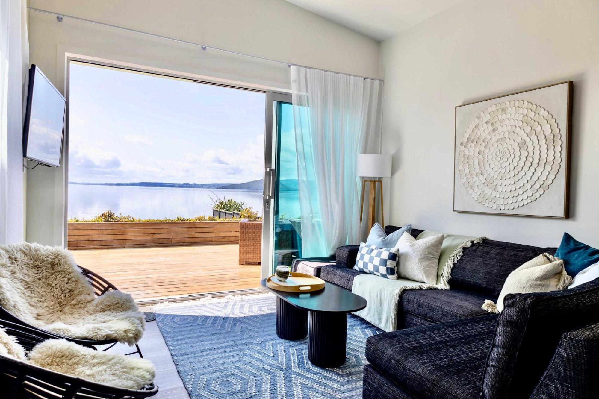 Jandals & Joy Lakefront Retreat Rotorua Ngoại thất bức ảnh